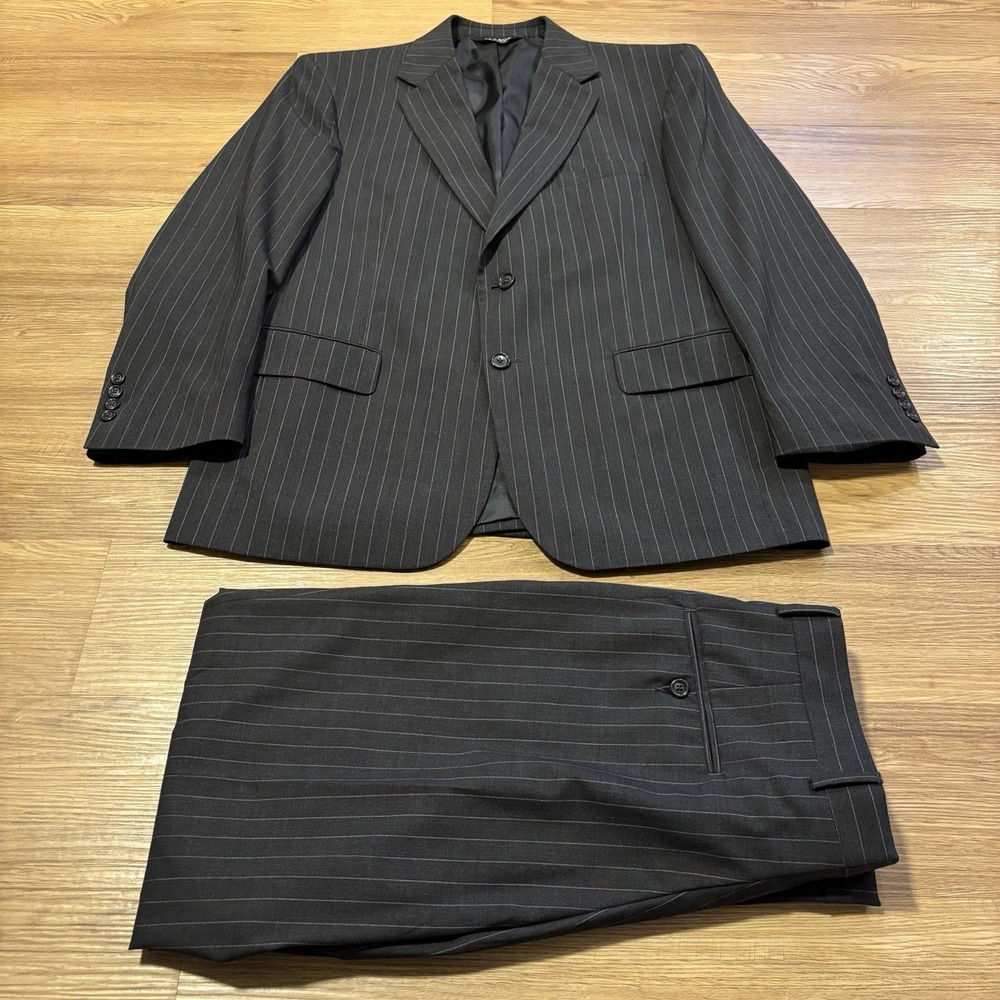 Jos A Bank Gordon Pinstripe Suit Mens 42S 34x30 Black Pleated 100% Wool 2-Button